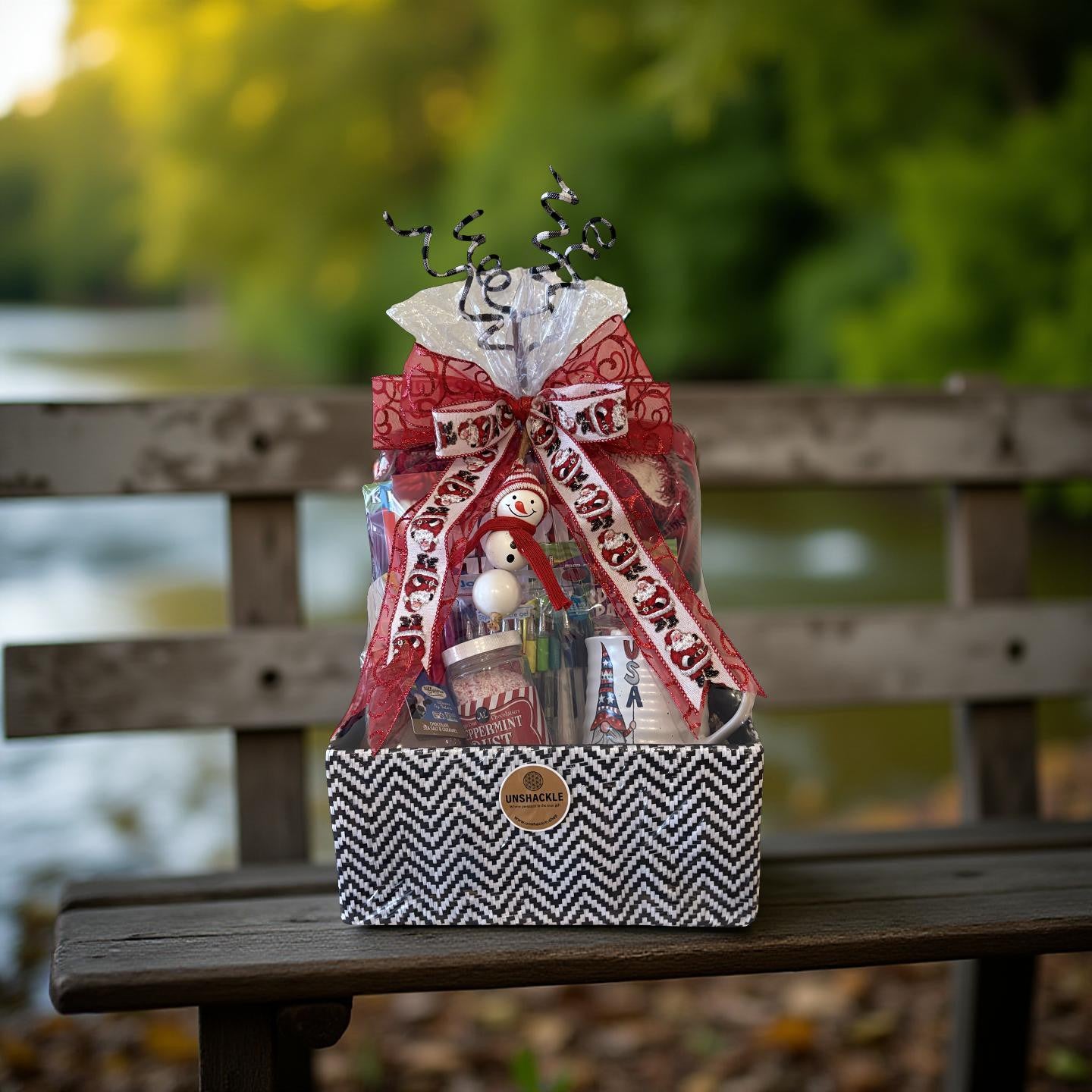 🎄 Holiday Puzzle & Cocoa Night – Slow down, sip cocoa, and get cozy. ☕️✨