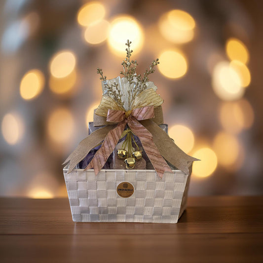 😴 Twinkle & Dream – Wrap yourself in rest — dream softly this Christmas.